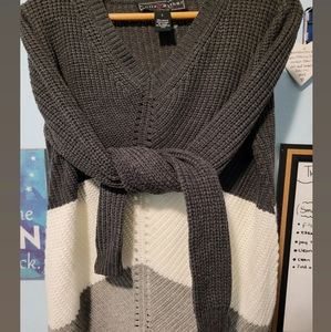 V-neck Sweater Gray